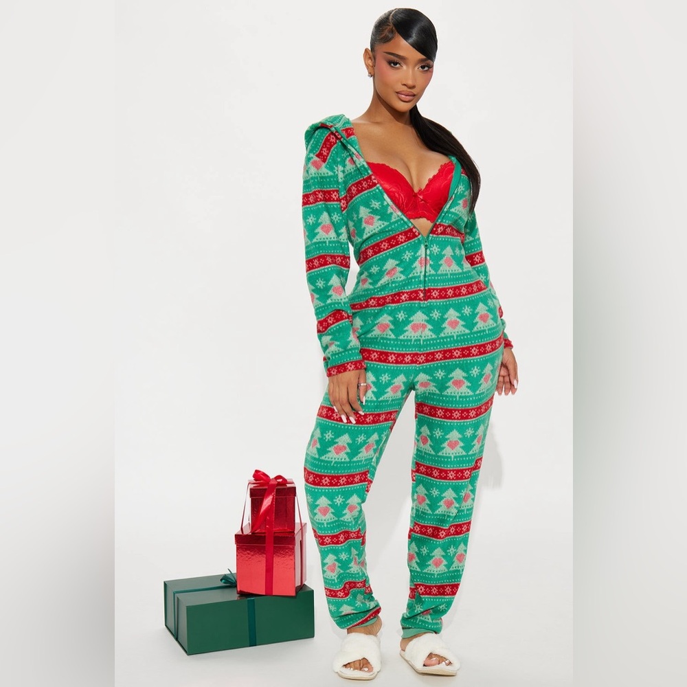 🎄 Holiday Cheer Zip-Up Jumpsuit 🎄